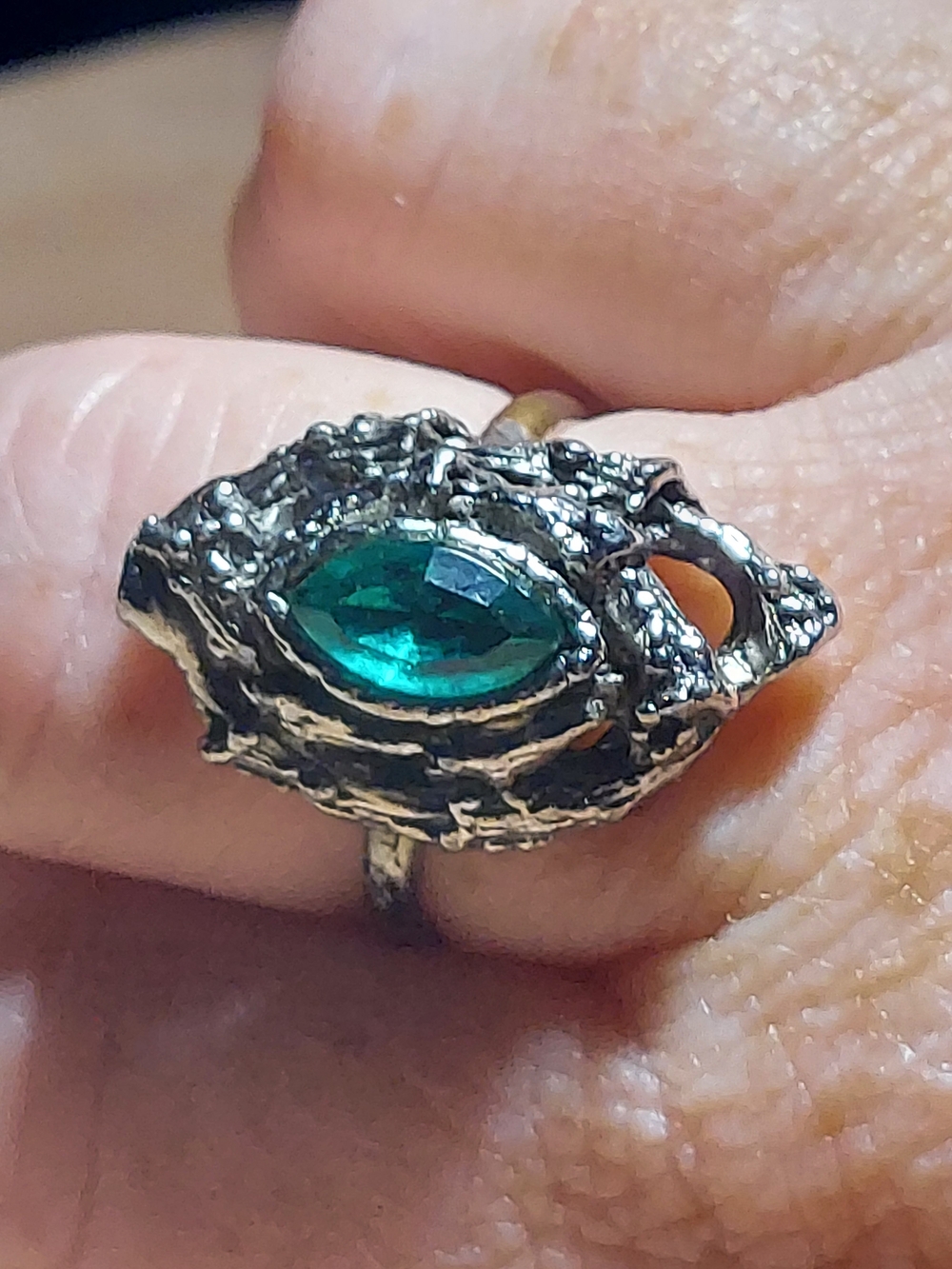 VTG Signed VOGUE 1970s Brutalist Asymmetrical Green Ring